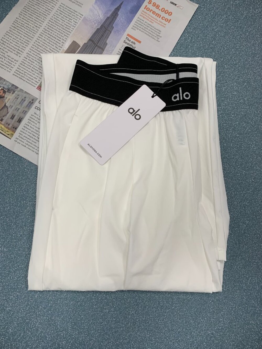 New ALO Yoga White Black Straight Leg Style Pants S M 30" Inseam🐼 - Picture 9 of 9